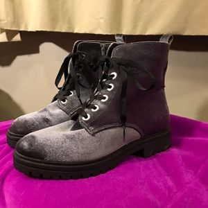 Silver / Chrome “Velvet” Mossimo Round-toed, Ankle, Combat Boots. Shoes, 8.